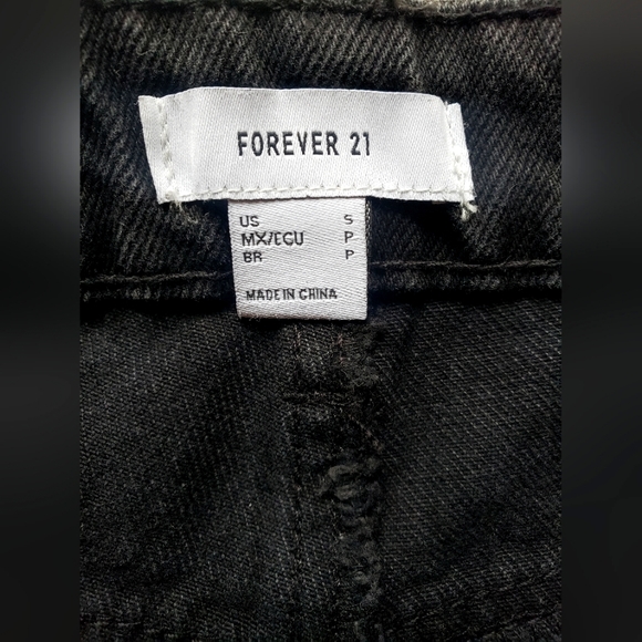 High-waisted Jean Shorts - Picture 3 of 4